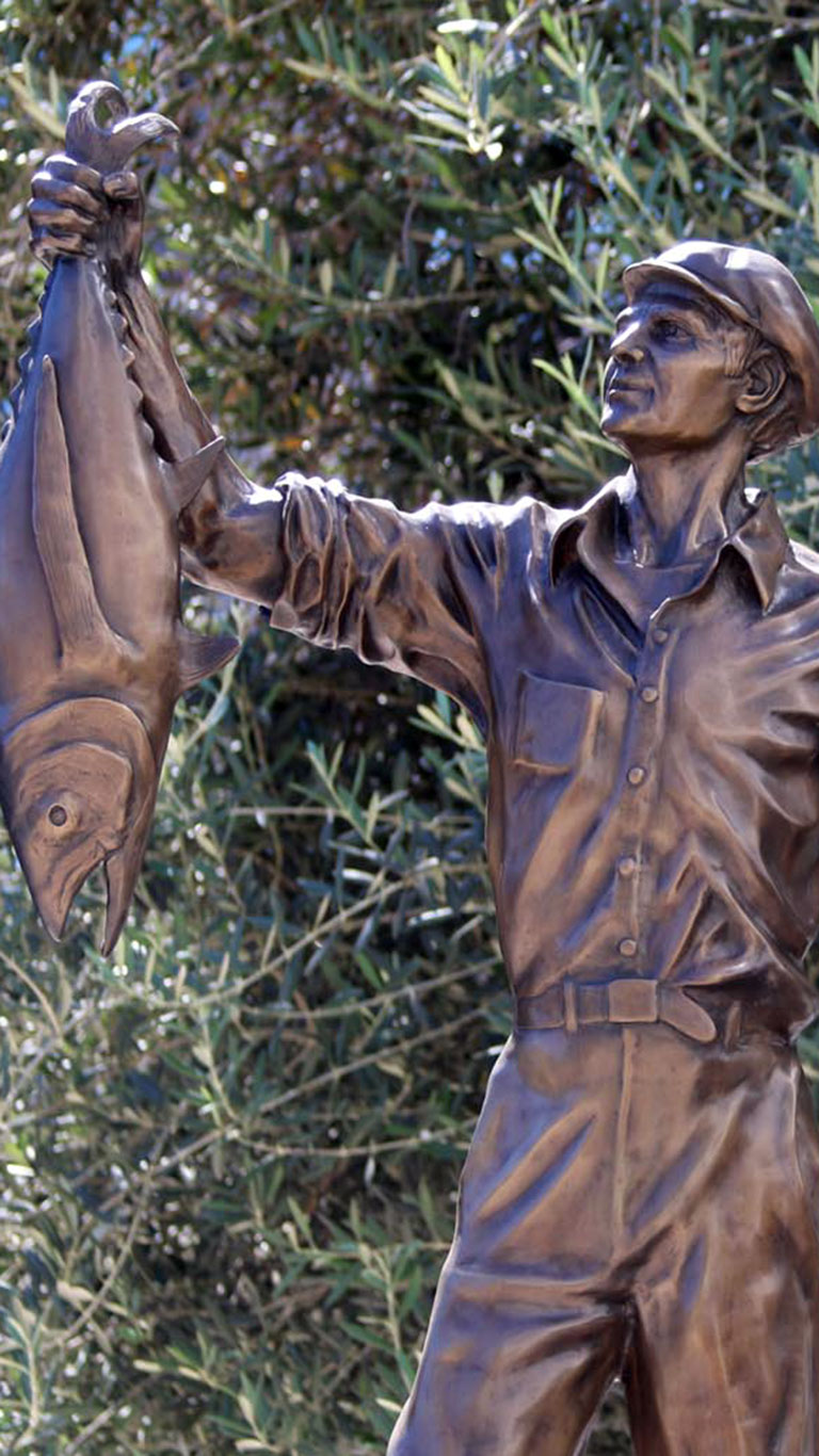 Piazza Pescatore Tunis fisherman bronze sculpture on a fountain.